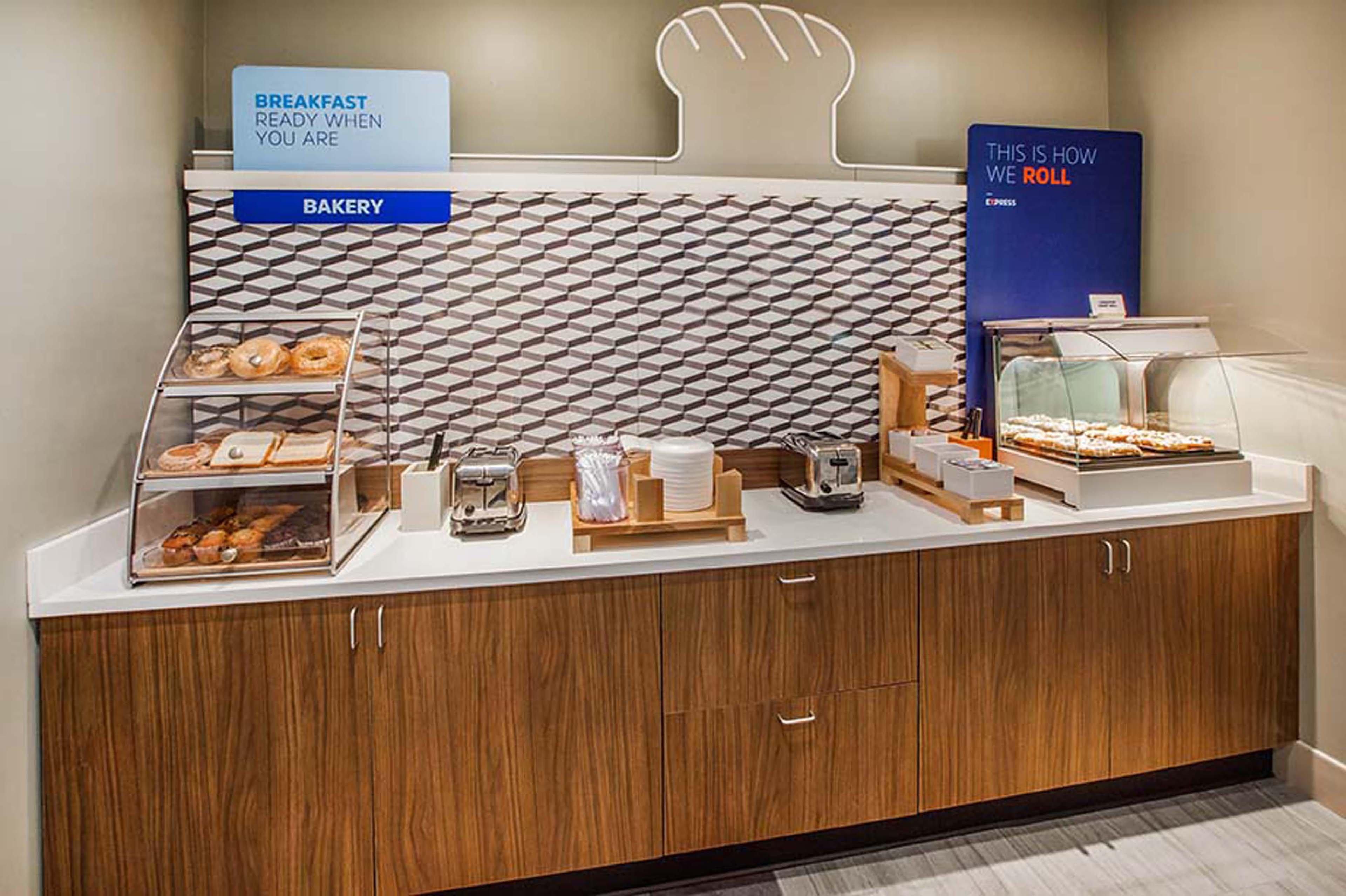 Holiday Inn Express & Suites - Oxford By Ihg Esterno foto