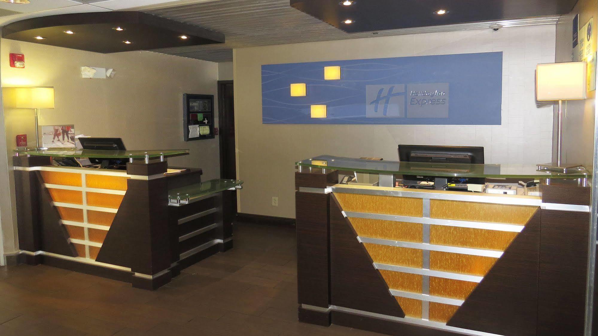 Holiday Inn Express & Suites - Oxford By Ihg Esterno foto
