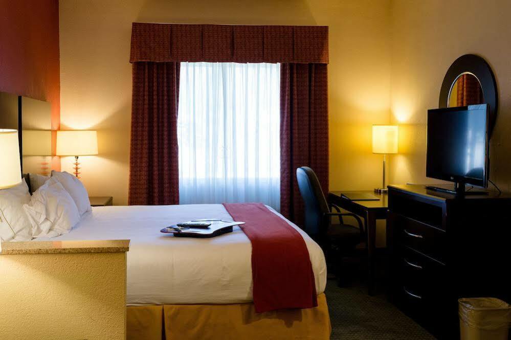 Holiday Inn Express & Suites - Oxford By Ihg Esterno foto