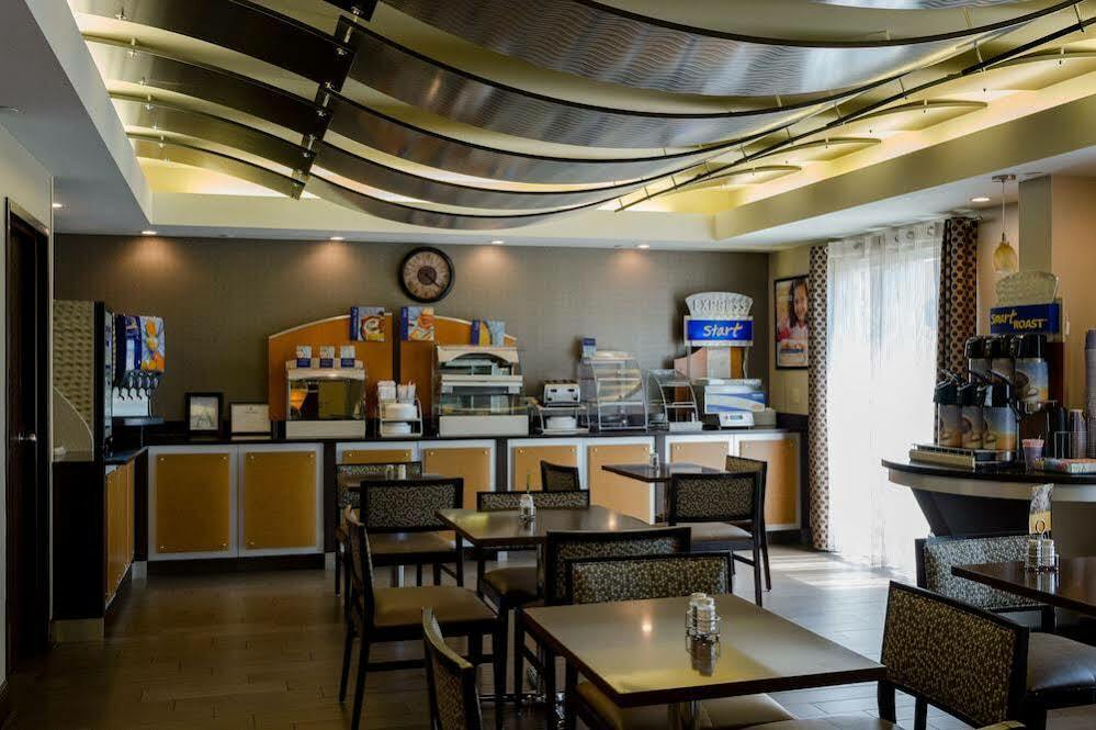 Holiday Inn Express & Suites - Oxford By Ihg Esterno foto